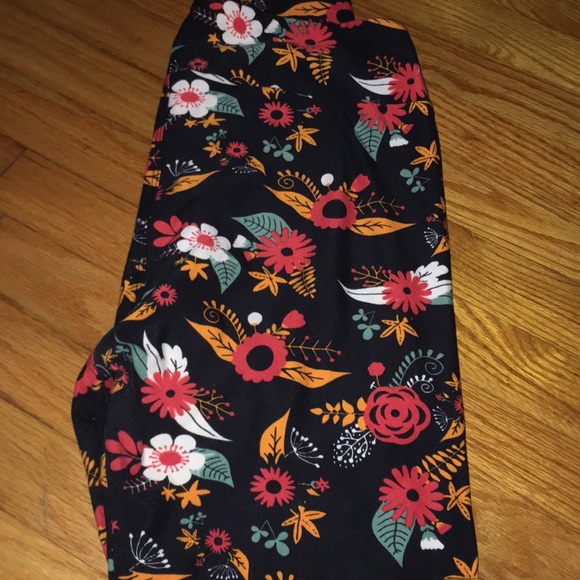 LuLaRoe Pants - Black flower leggings